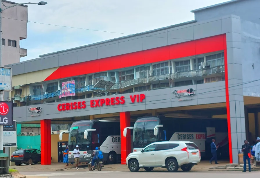 Agence Cérises Express VIP avec ses bus — Destinations Douala & Yaoundé