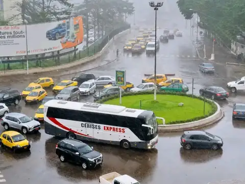 Bus Cérises Express en circulation